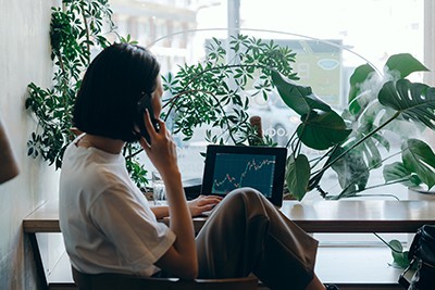 student-on-phone-looking-at-computer-screen-400w